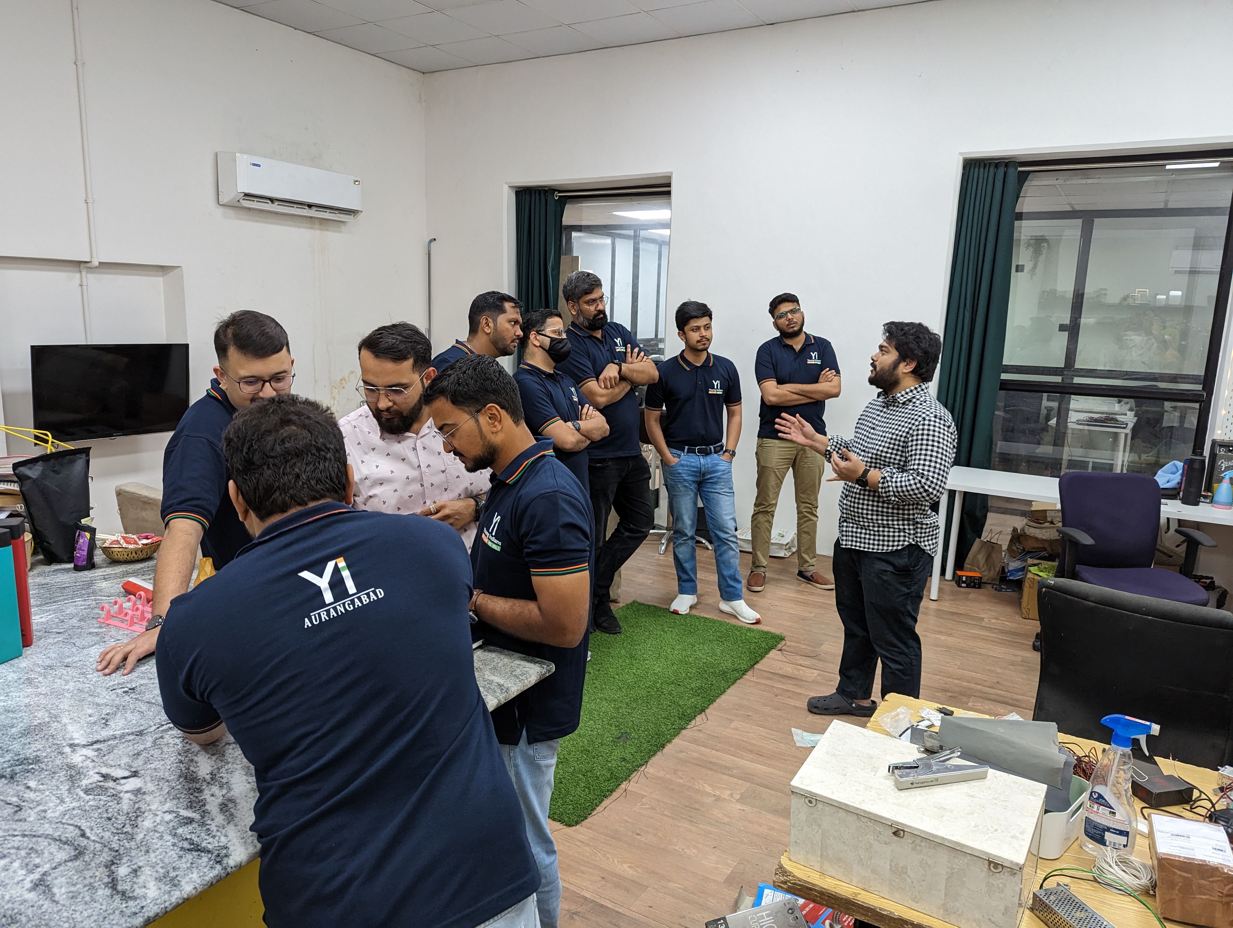 Explaining to a group of professional the value of Shed#2 Coworking